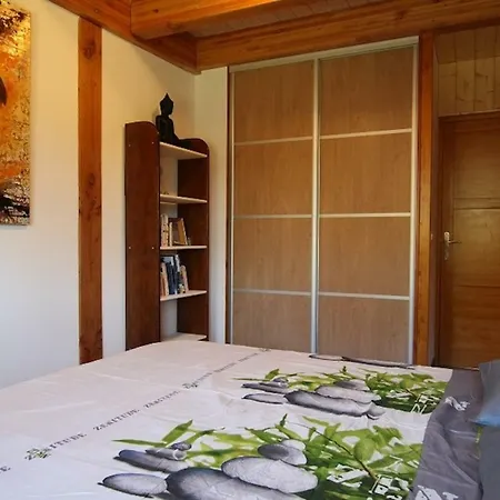 De Crouzillac بيت للعطل