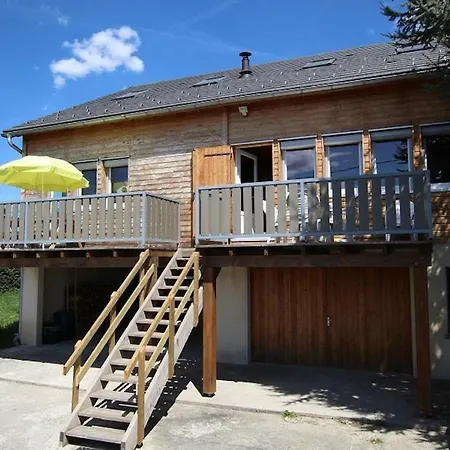 De Crouzillac بيت للعطل *